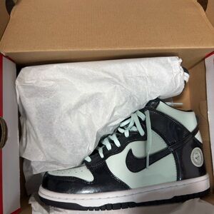 Nike Women's Sneakers Black and Mint
